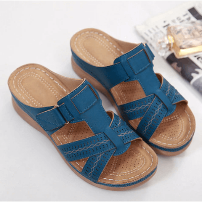 Slip-on kilklackade sandaler för kvinnor