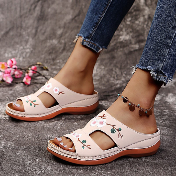 Ortopediska blommiga platåflip-flops för kvinnor