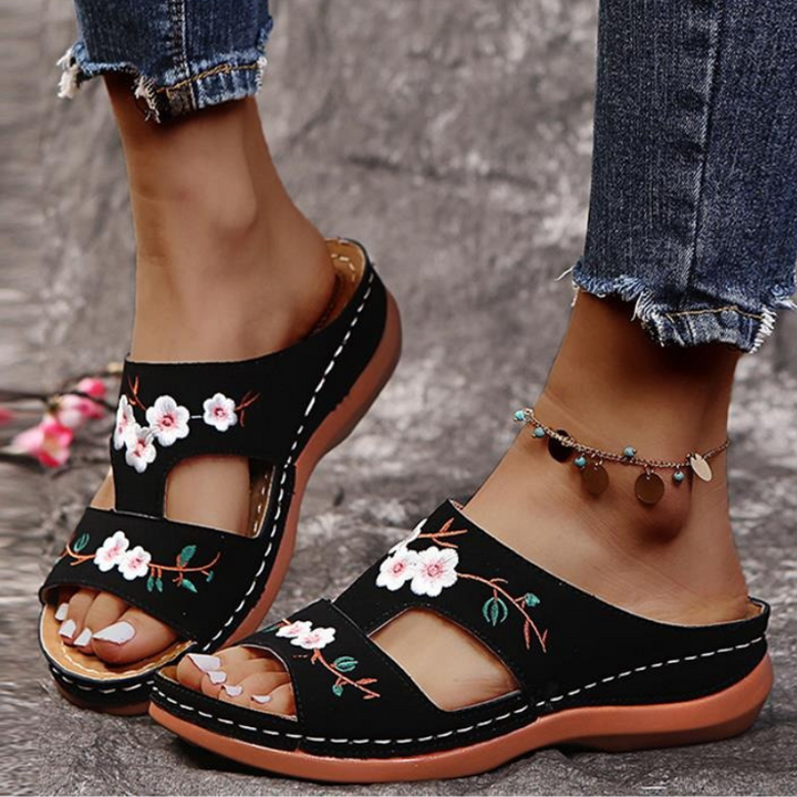 Ortopediska blommiga platåflip-flops för kvinnor