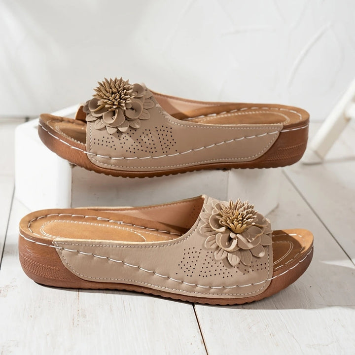 Kvinnors kilklackade sandaler