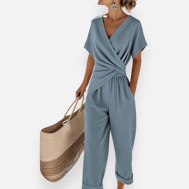 Damsommarjumpsuit draperad med rosett och vida ben