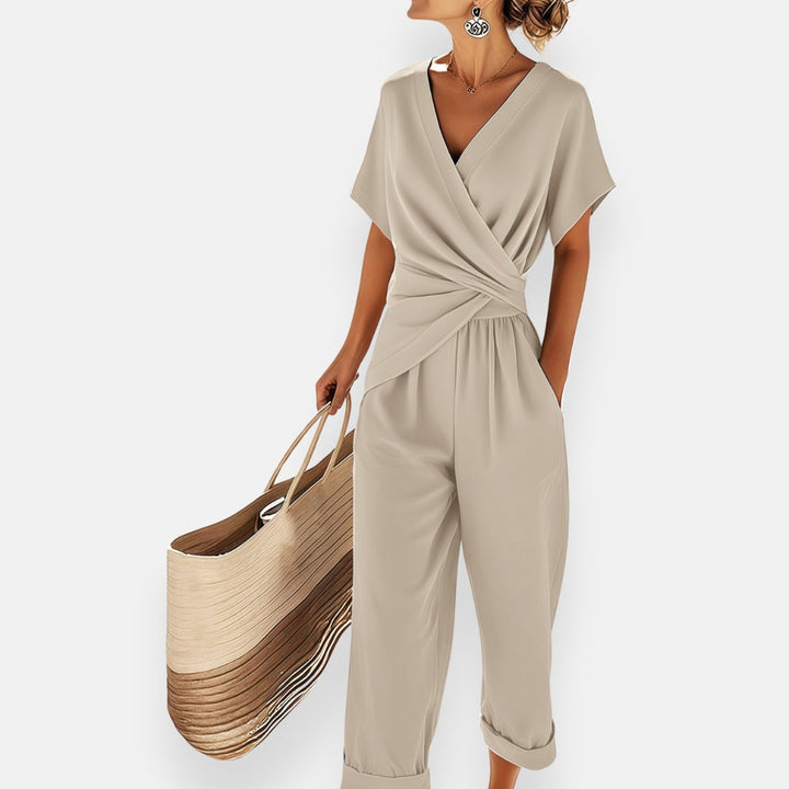 Damsommarjumpsuit draperad med rosett och vida ben