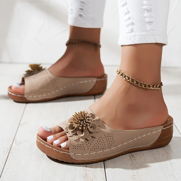 Kvinnors kilklackade sandaler