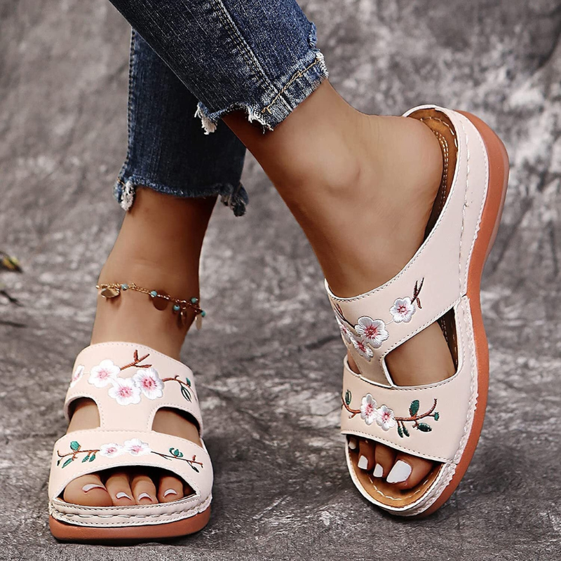 Ortopediska blommiga platåflip-flops för kvinnor
