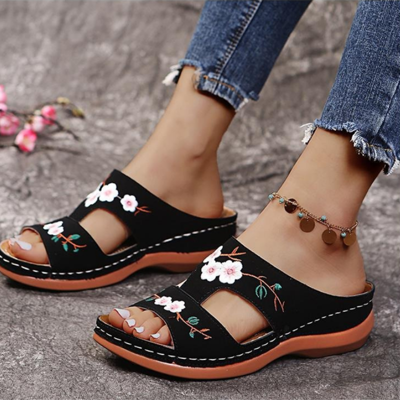 Ortopediska blommiga platåflip-flops för kvinnor