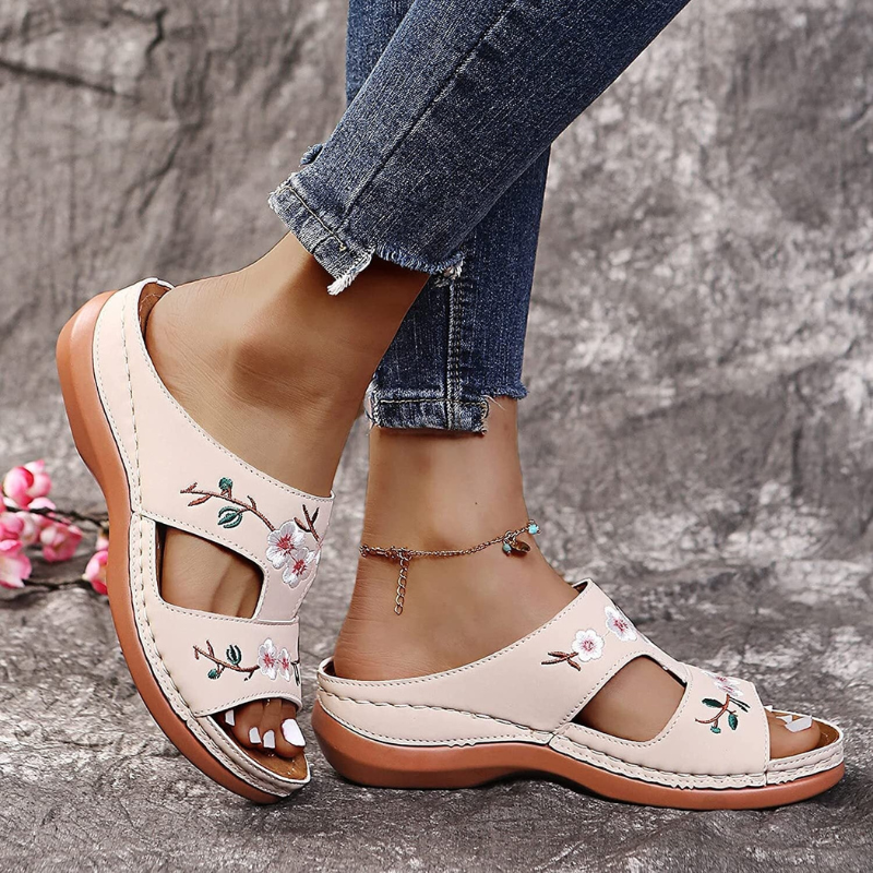 Ortopediska blommiga platåflip-flops för kvinnor