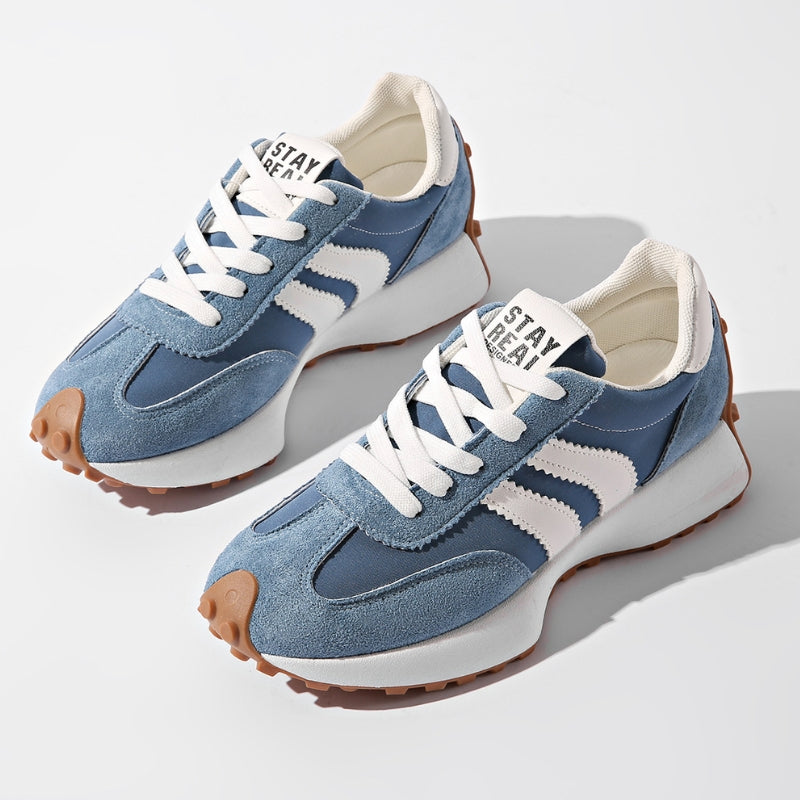 Damplatåsneakers med snörning
