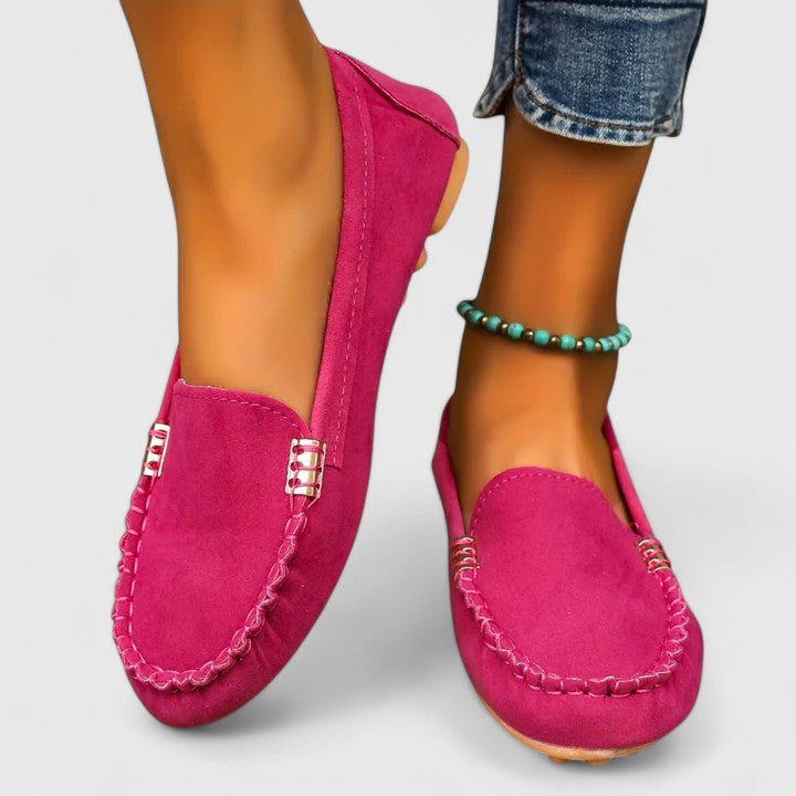 Ortopediska slip-on mockasiner med metalldetaljer för kvinnor