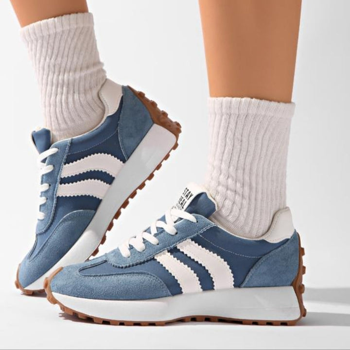 Damplatåsneakers med snörning