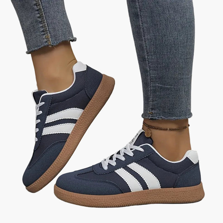 Linnea | Sneakers Dam i retrostil med snörning