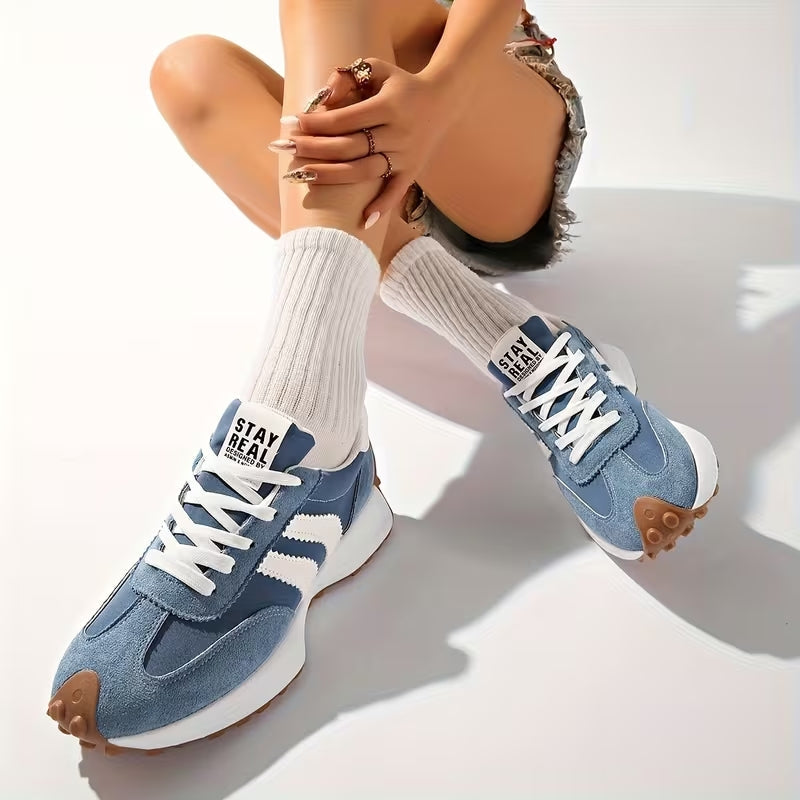 Damplatåsneakers med snörning