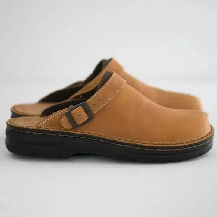 Slip-on träskor med hål för kvinnor