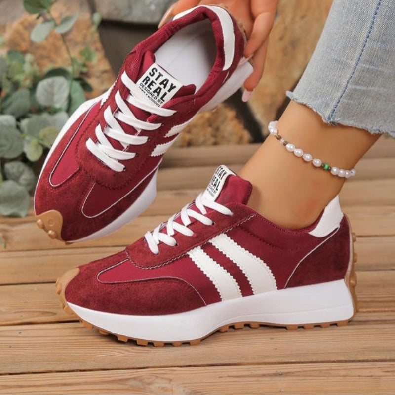 Damplatåsneakers med snörning