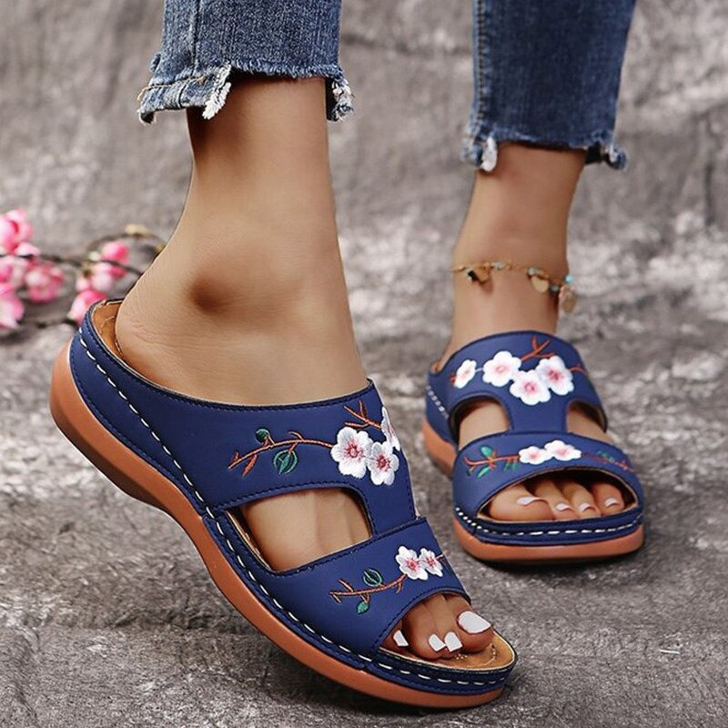Ortopediska blommiga platåflip-flops för kvinnor