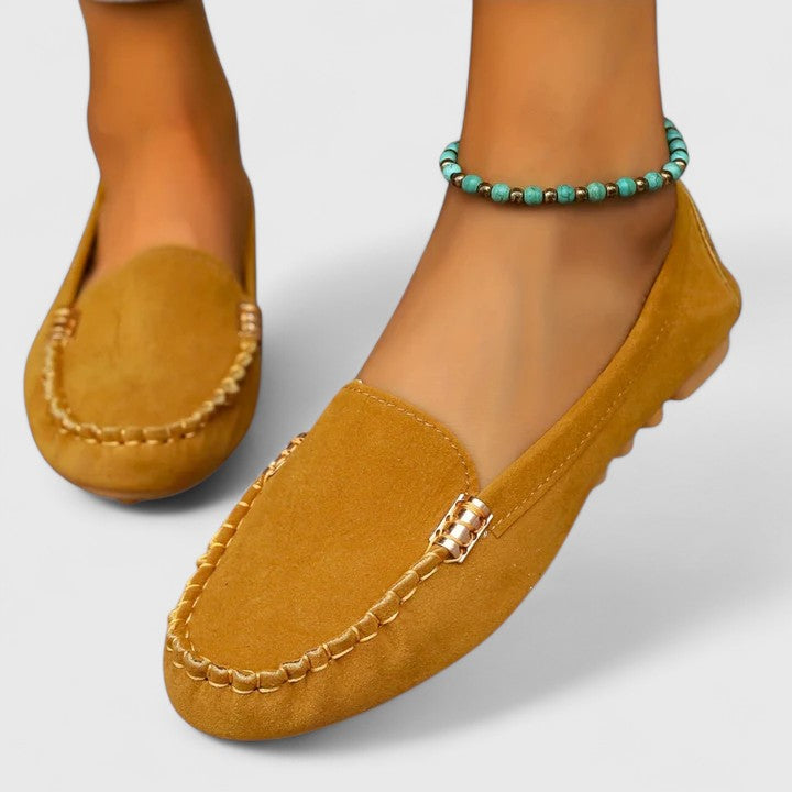 Ortopediska slip-on mockasiner med metalldetaljer för kvinnor