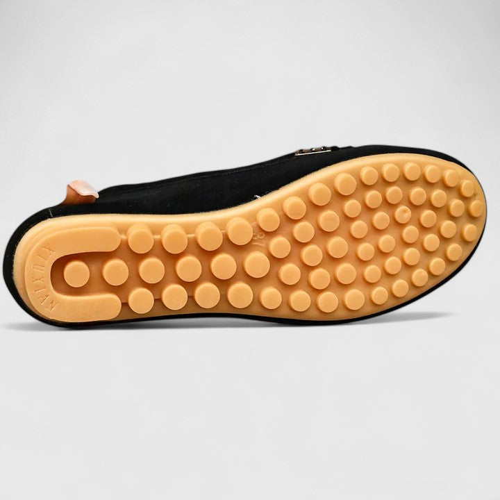 Ortopediska slip-on mockasiner med metalldetaljer för kvinnor