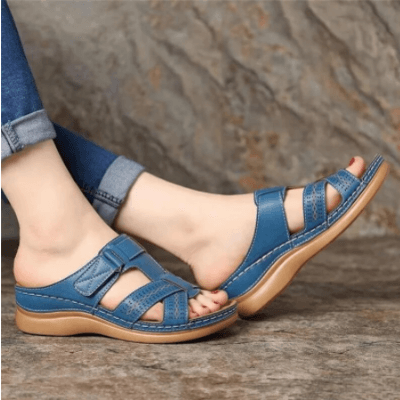 Slip-on kilklackade sandaler för kvinnor