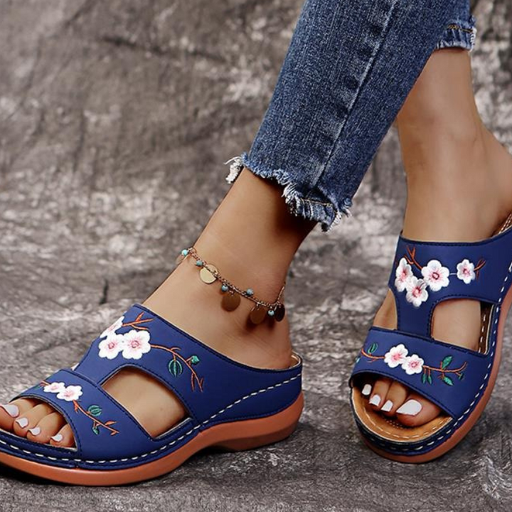 Ortopediska blommiga platåflip-flops för kvinnor
