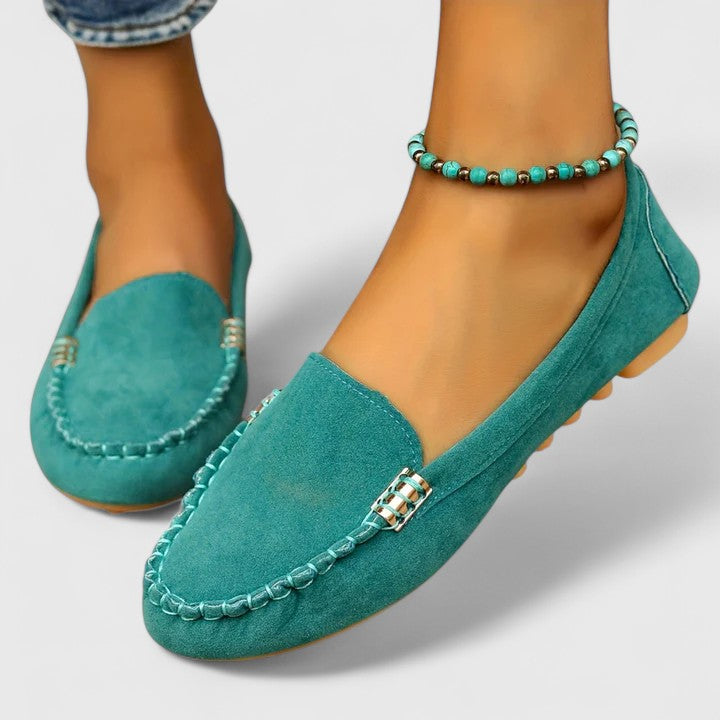 Ortopediska slip-on mockasiner med metalldetaljer för kvinnor