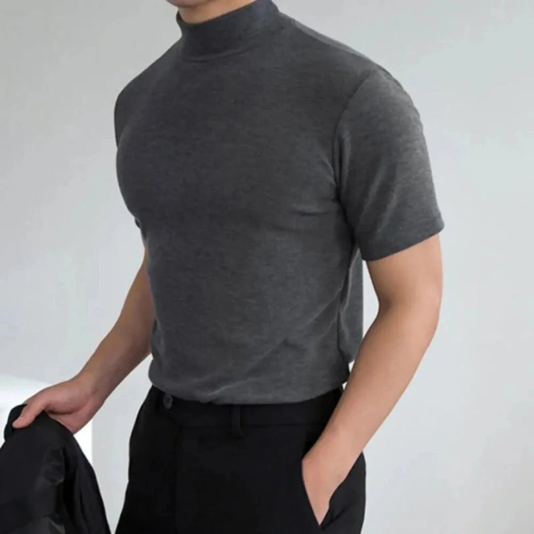 Herr-t-shirt med hög krage, figurnära och avslappnad stil