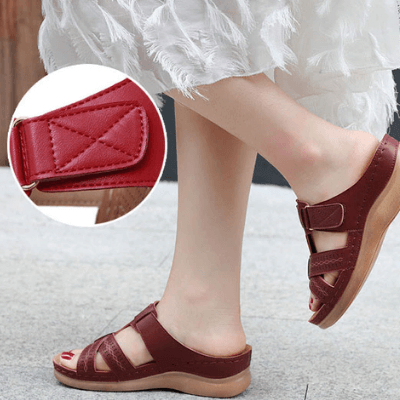 Slip-on kilklackade sandaler för kvinnor