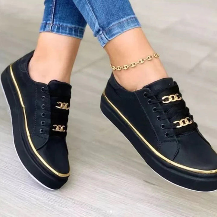 Damsneakers med gulddetaljer