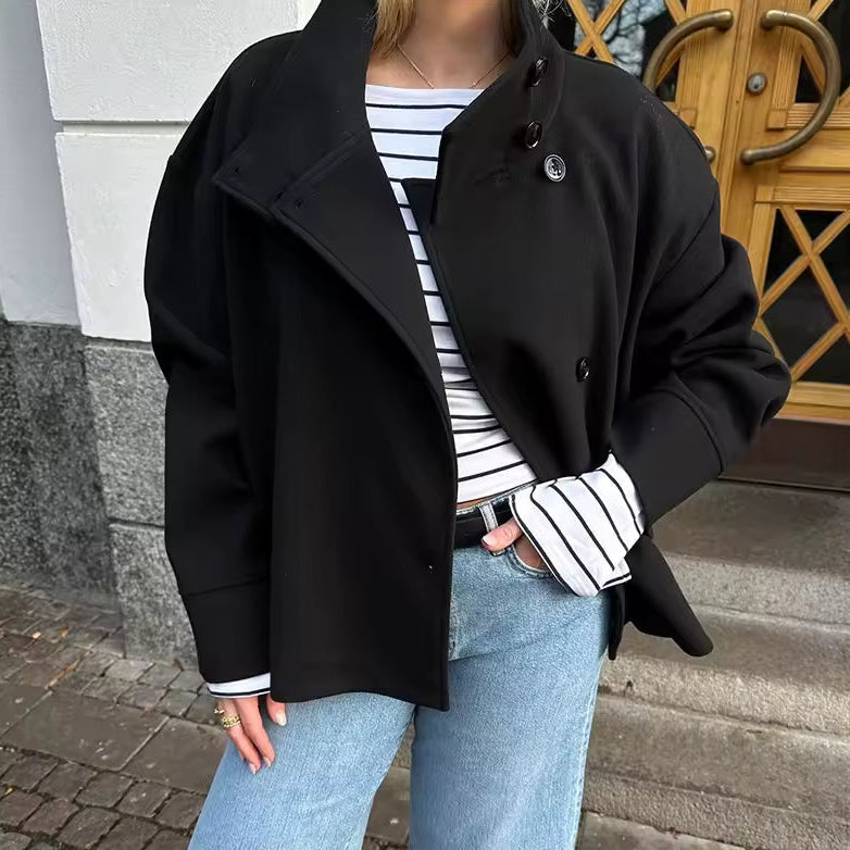Kort dubbelknäppt kappa för kvinnor