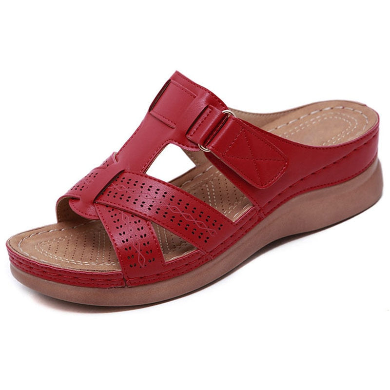 Slip-on kilklackade sandaler för kvinnor