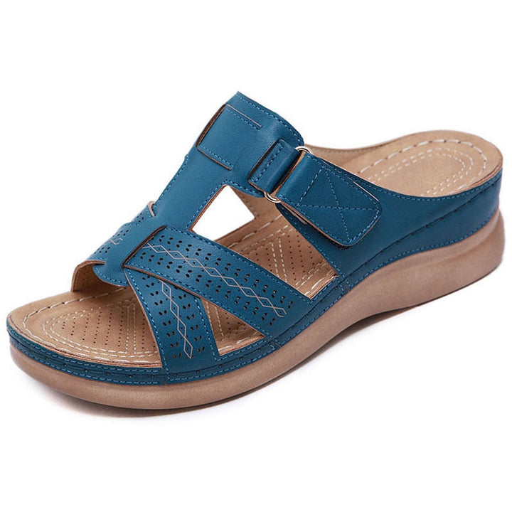 Slip-on kilklackade sandaler för kvinnor
