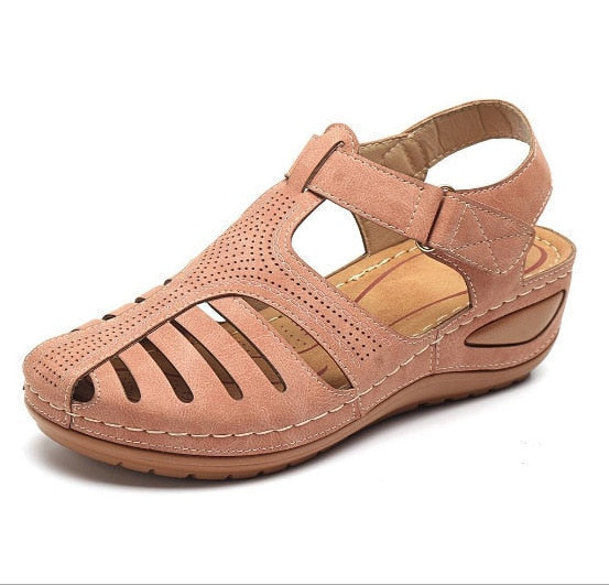 Slip-on kilklackade sandaler för kvinnor