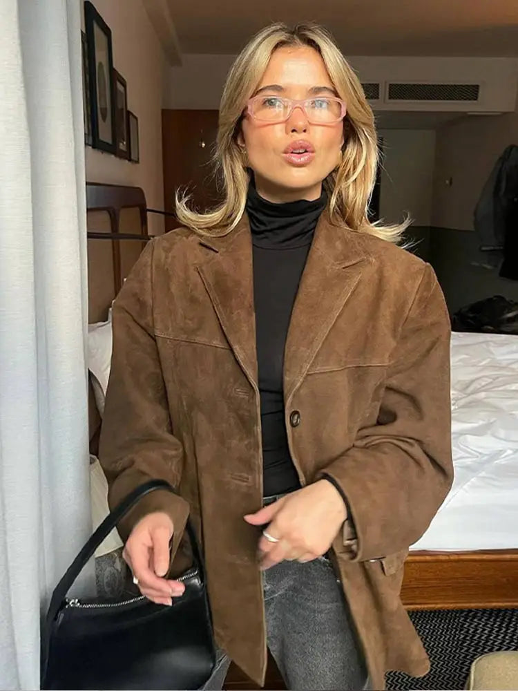 Sigrid | Jacka dam oversized med markerade axlar och knappar