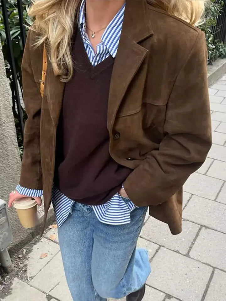 Sigrid | Jacka dam oversized med markerade axlar och knappar