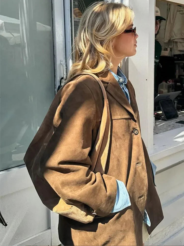 Sigrid | Jacka dam oversized med markerade axlar och knappar