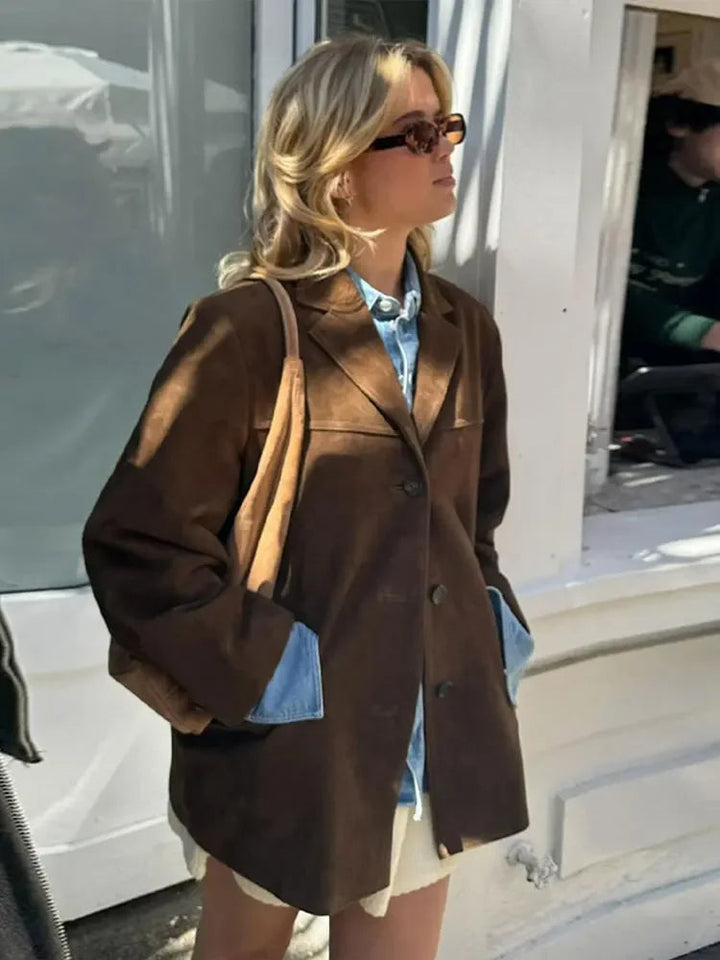 Sigrid | Jacka dam oversized med markerade axlar och knappar