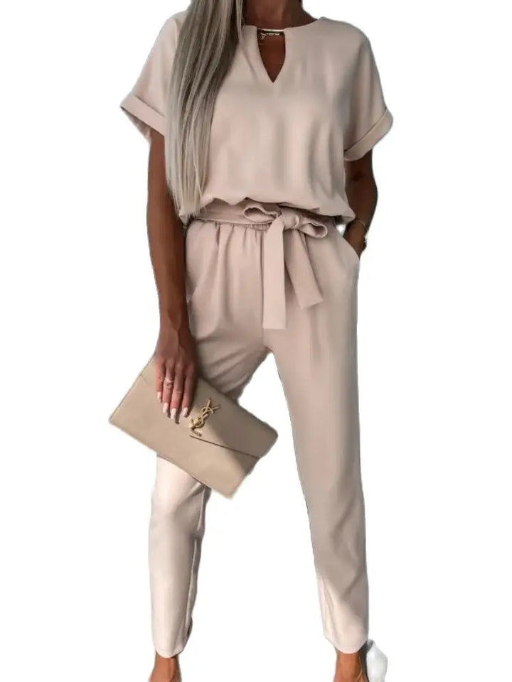 Elegant damjumpsuit med bälte och v-ringning