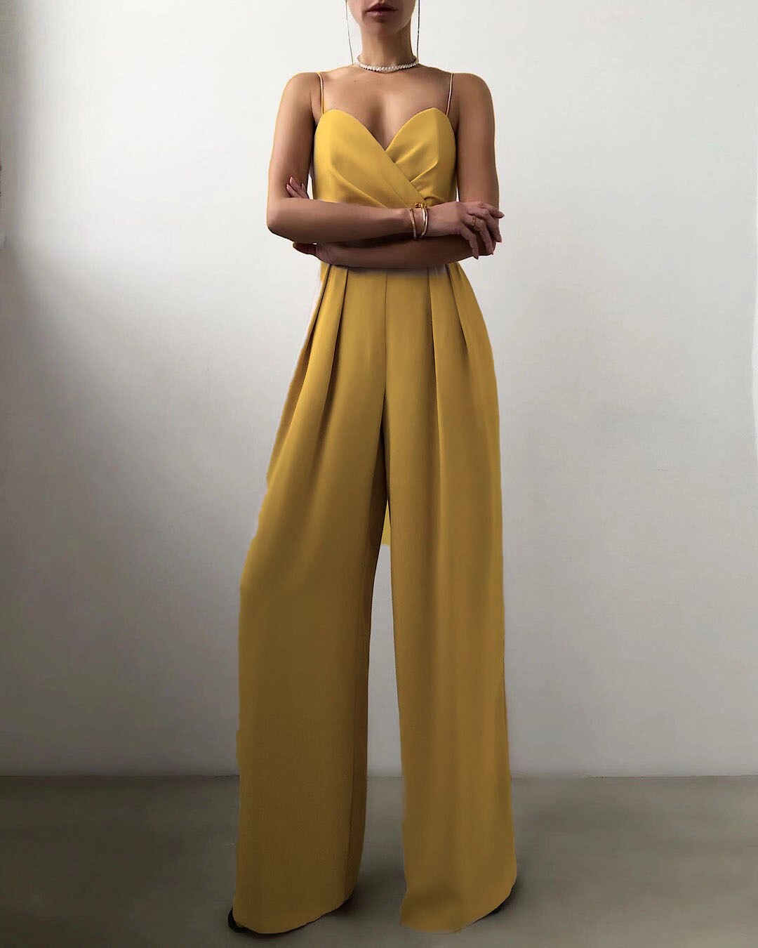 Elegant damjumpsuit med justerbara axelband