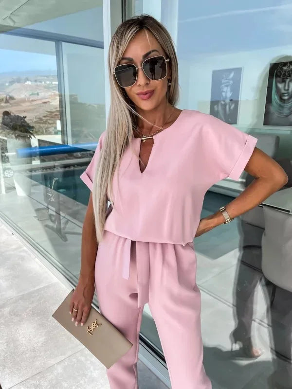 Elegant damjumpsuit med bälte och v-ringning