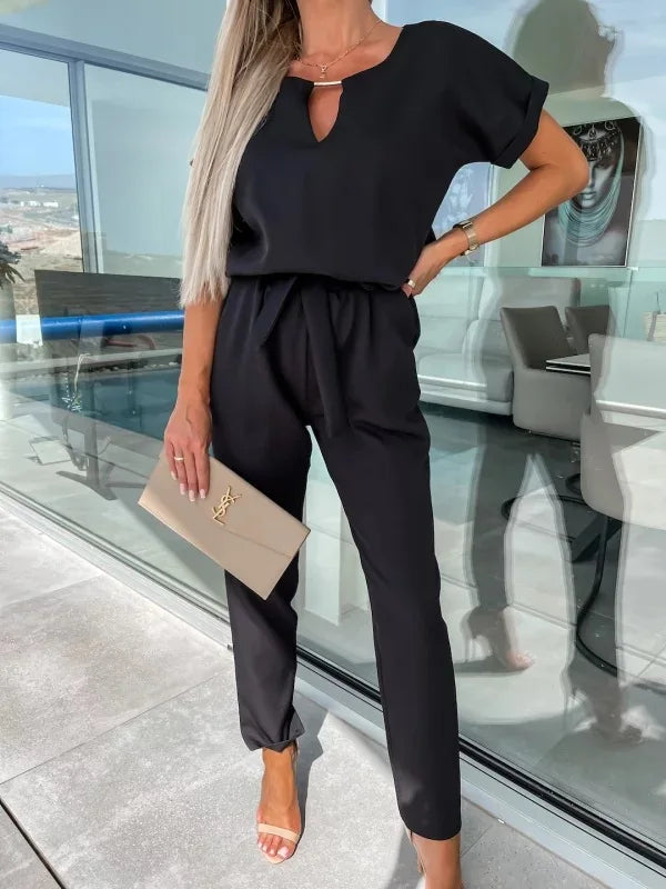 Elegant damjumpsuit med bälte och v-ringning