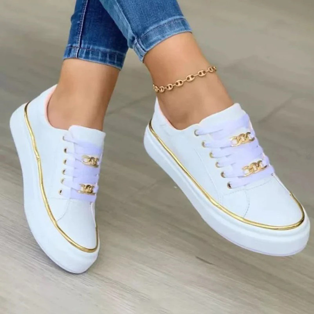 Damsneakers med gulddetaljer