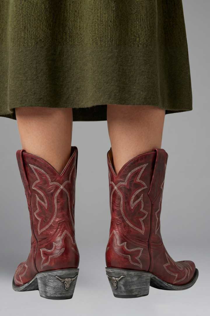 Maja | Boots Dam i läder med broderier och spetsig tå