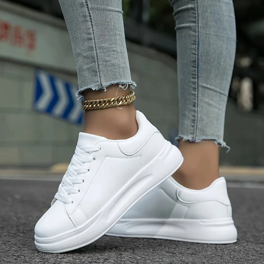 Vita sneakers med ren komfort