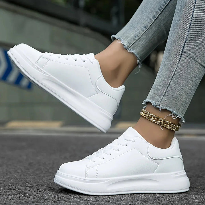 Vita sneakers med ren komfort