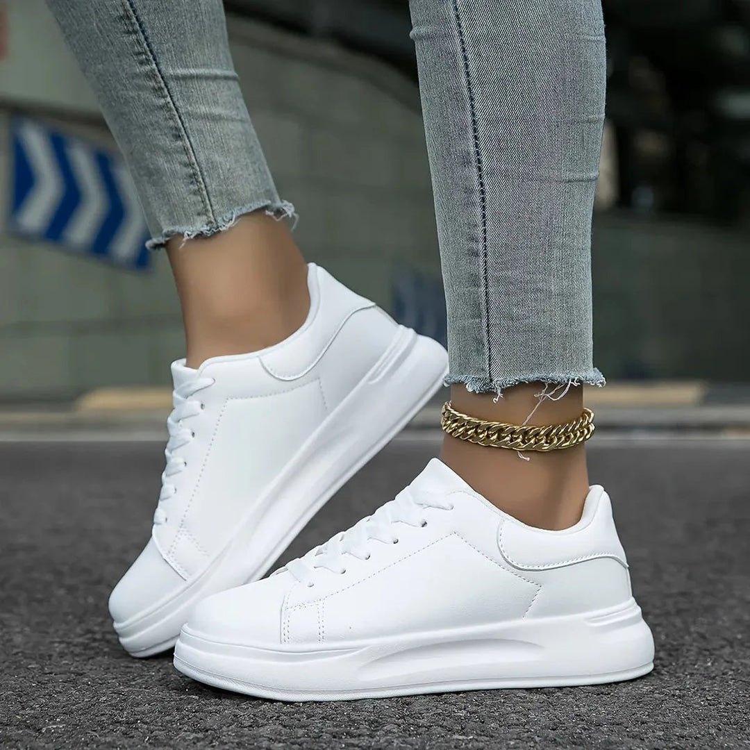 Vita sneakers med ren komfort