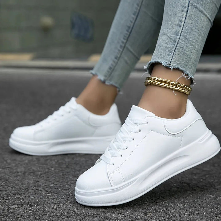 Vita sneakers med ren komfort