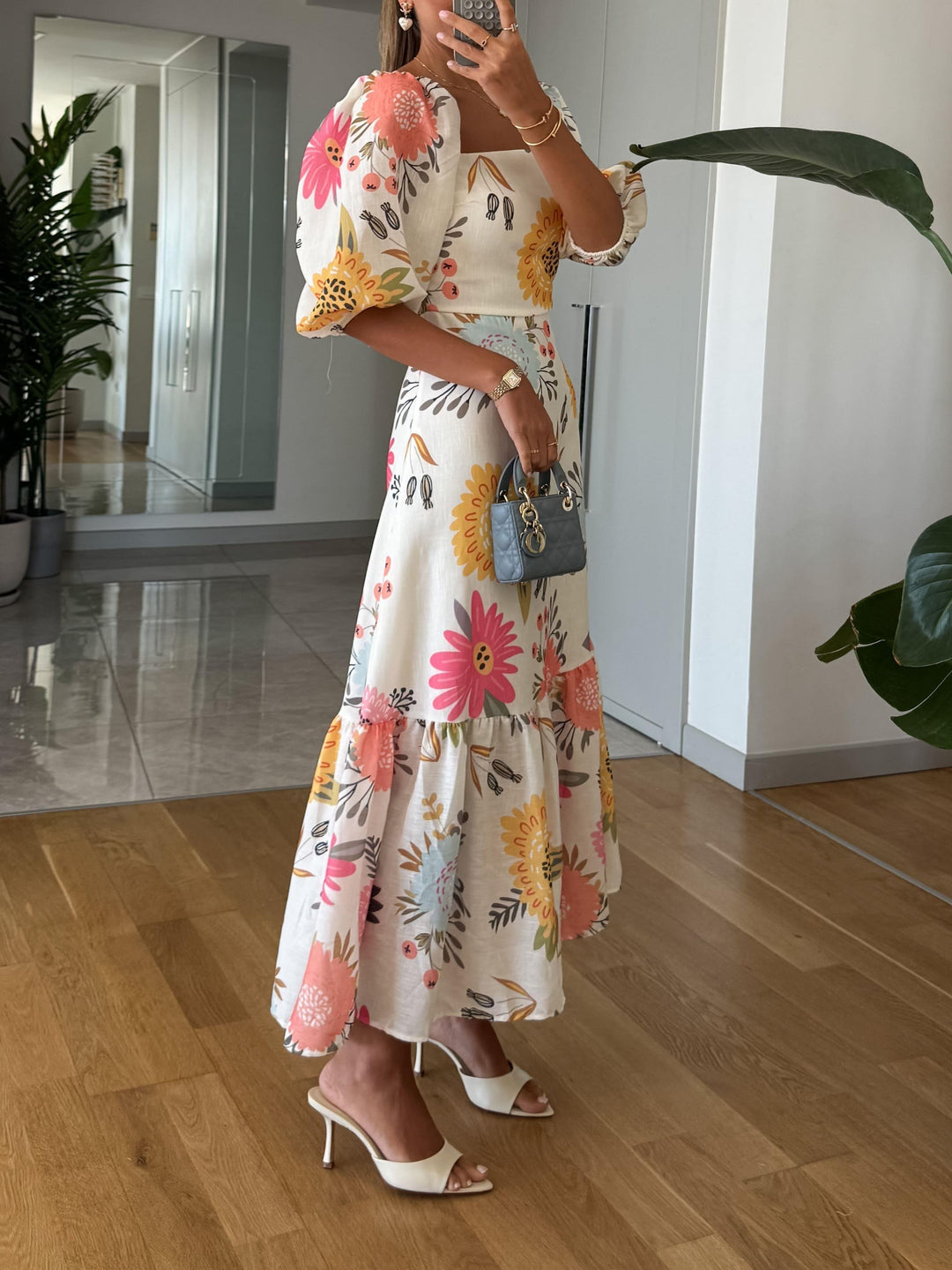 Elegant midiklänning med puffärmar