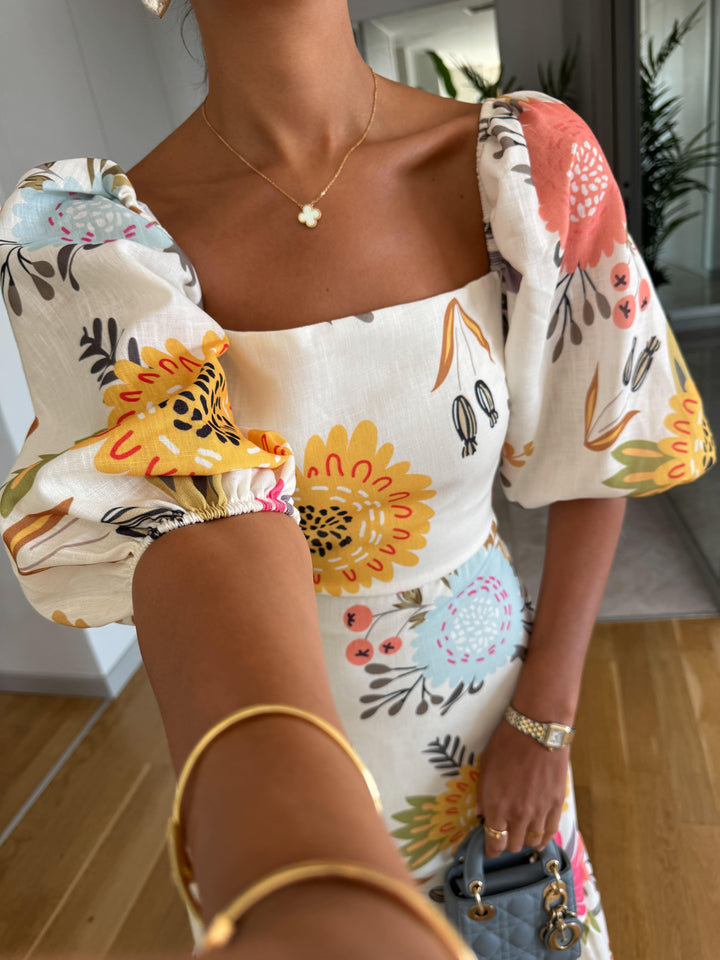 Elegant midiklänning med puffärmar