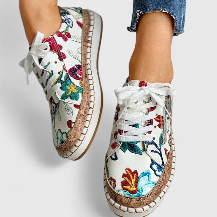 Wilma | Skor Dam med slip-on-design och hälrem