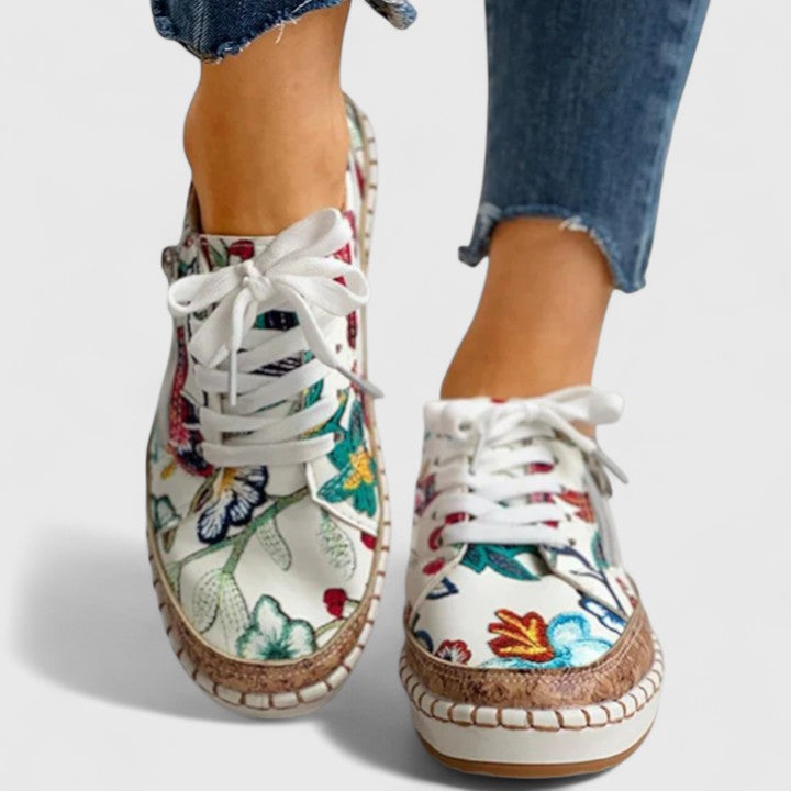 Wilma | Skor Dam med slip-on-design och hälrem