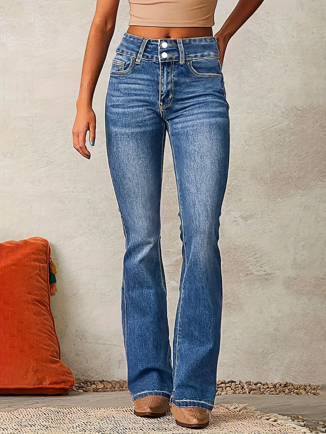 Raka, utsvängda klassiska jeans med hög midja för kvinnor