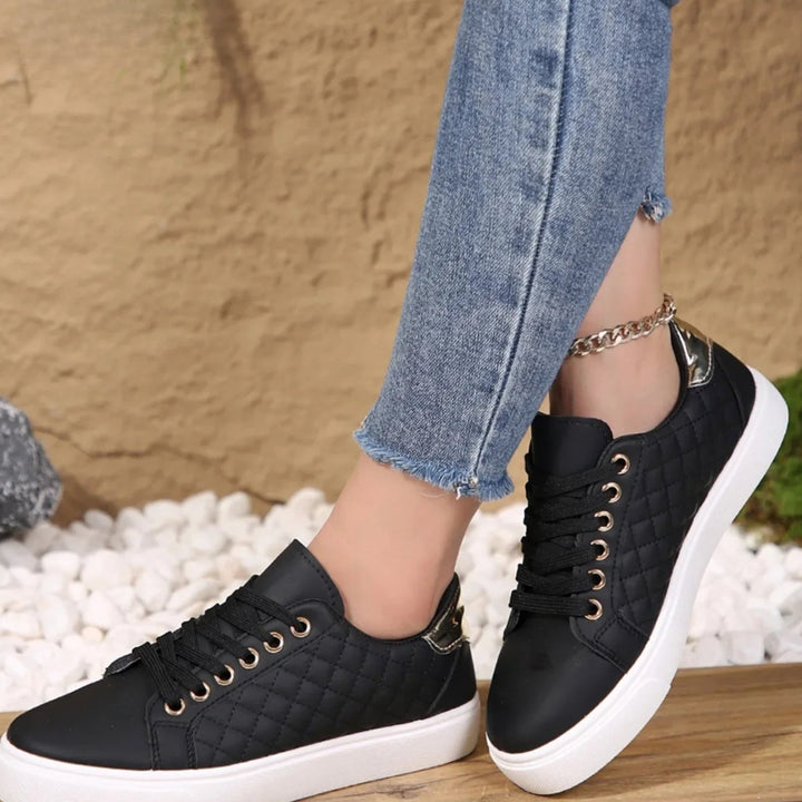 Agneta | Sneakers Dam Quiltade Dämpade Gulddetaljer